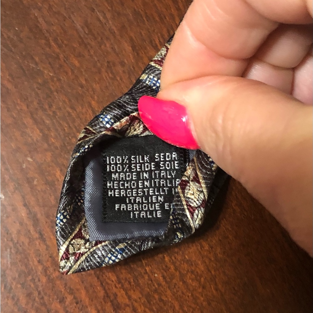 Tie - Picture 2 of 4